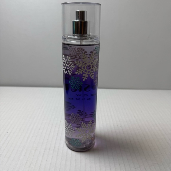 Bath And Body Works FROSTED SNOW BLOSSOM Originals 8 oz Fragrance Spray NEW - Picture 4 of 5